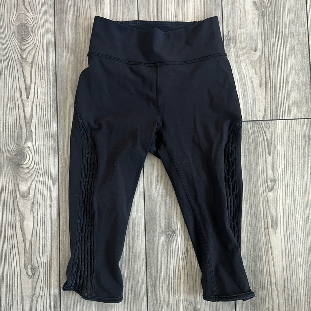 Lululemon Love Knot Crop 15” size 4
